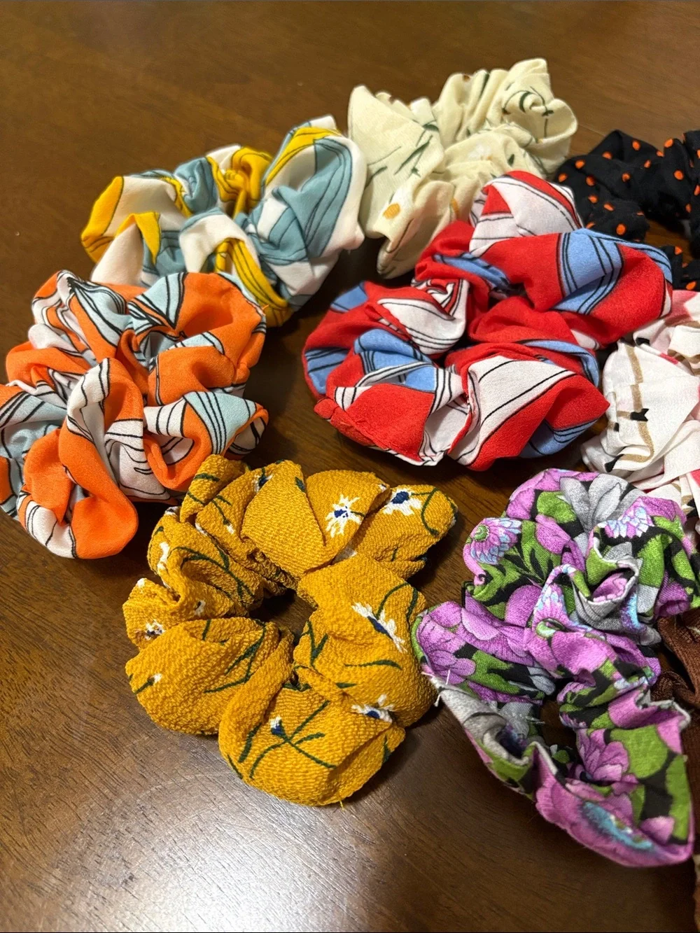 12 assorted scrunchies